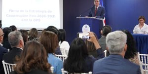 PAHO Director calls for strengthened health legislation and primary care during visit to the Dominican Republic