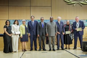 Director-General presents Award for Global Health to four distinguished leaders